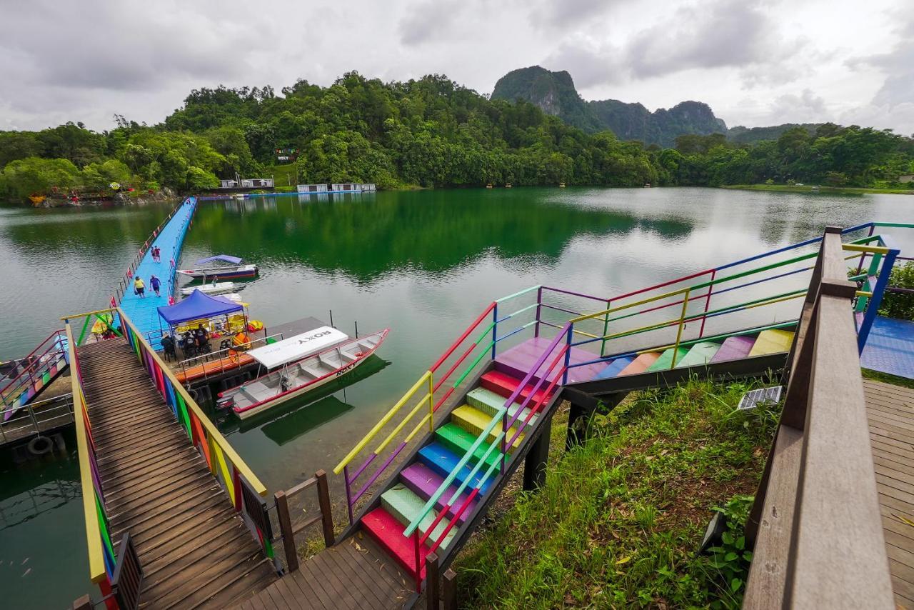 Roxy Tasik Biru Resort City Bau Exterior photo