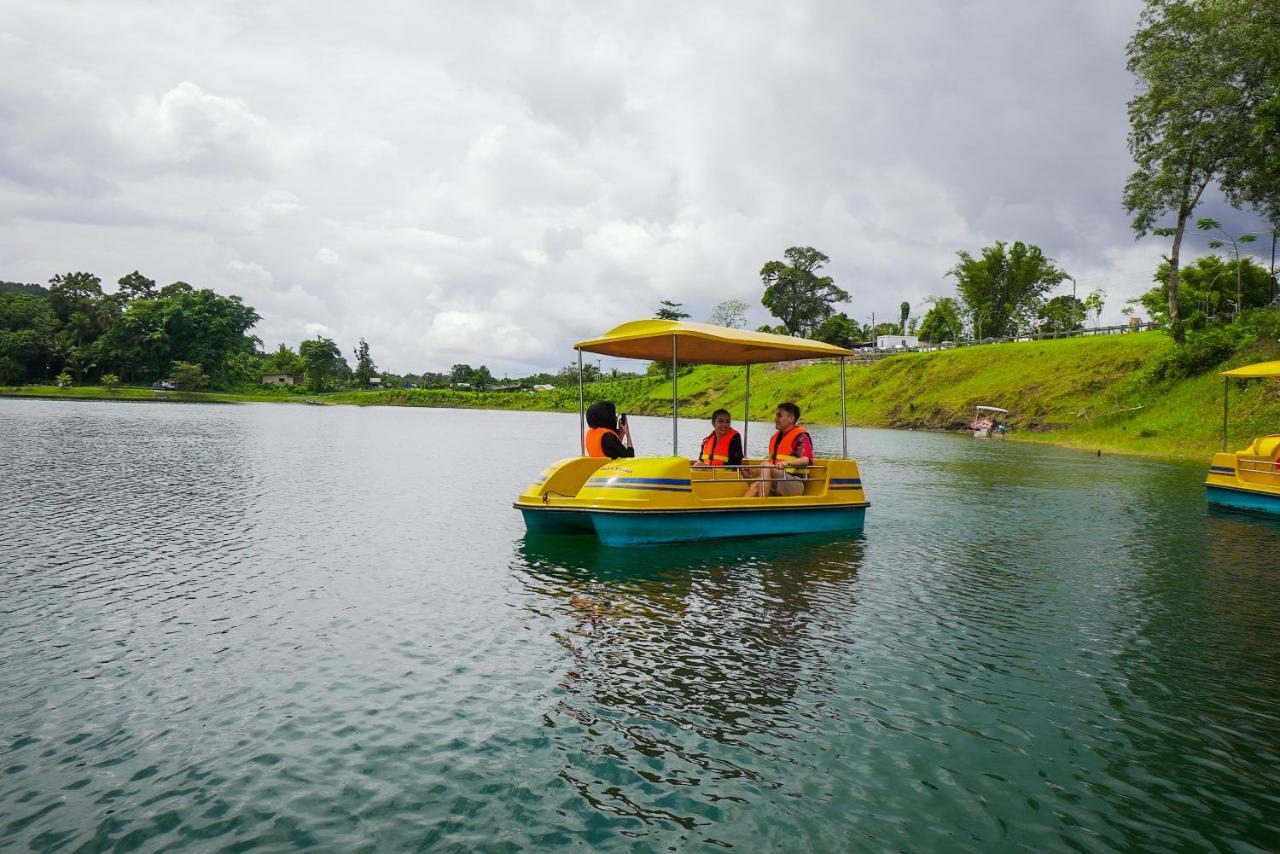 Roxy Tasik Biru Resort City Bau Exterior photo