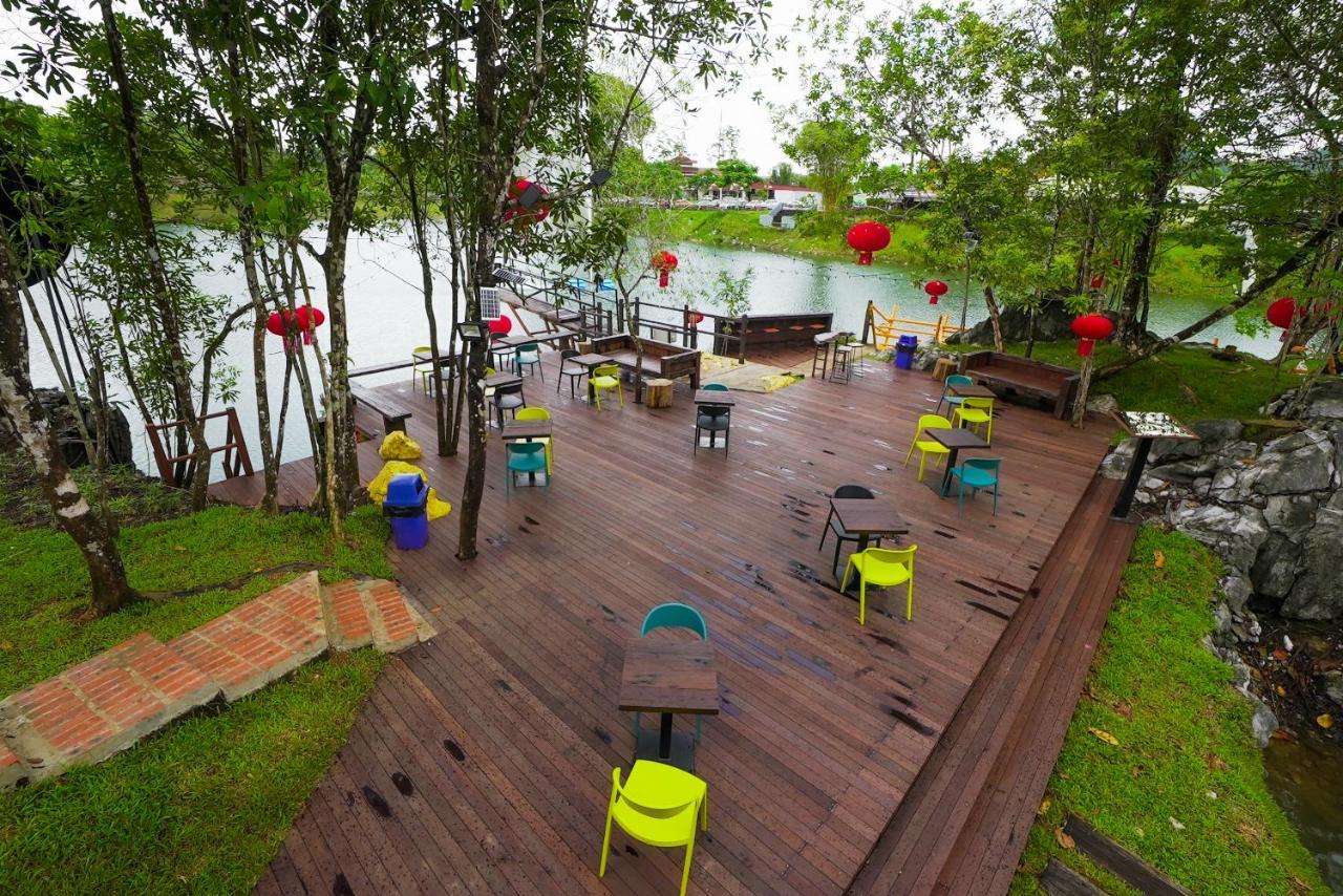 Roxy Tasik Biru Resort City Bau Exterior photo