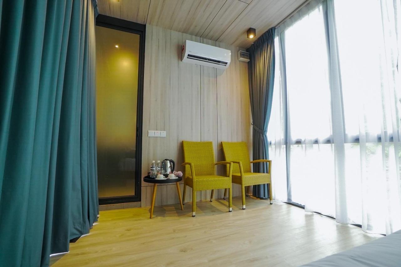 Roxy Tasik Biru Resort City Bau Exterior photo
