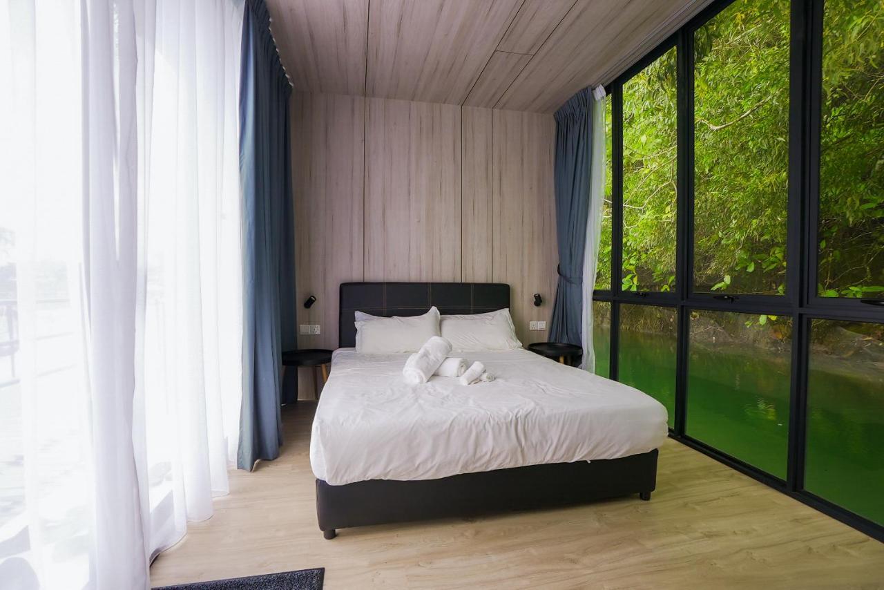 Roxy Tasik Biru Resort City Bau Exterior photo