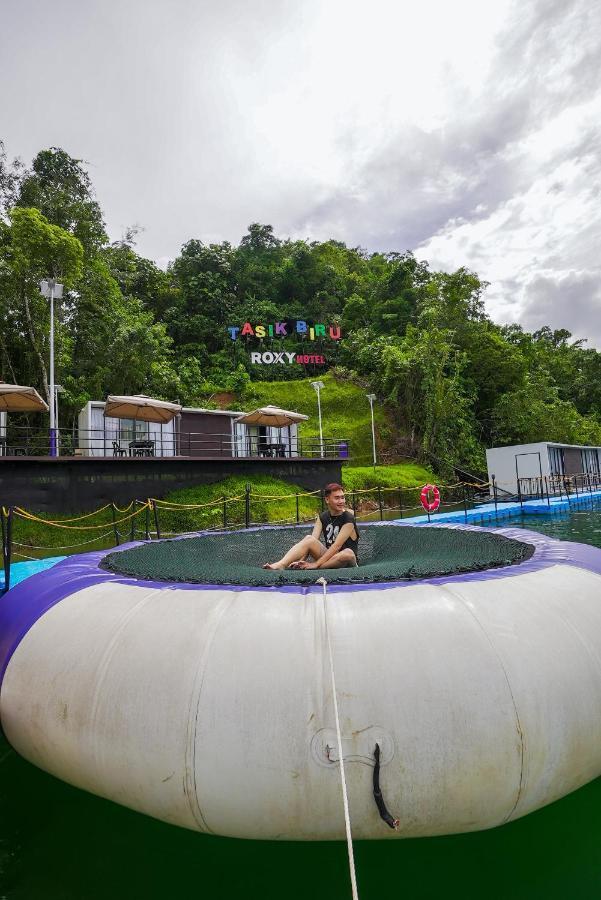 Roxy Tasik Biru Resort City Bau Exterior photo