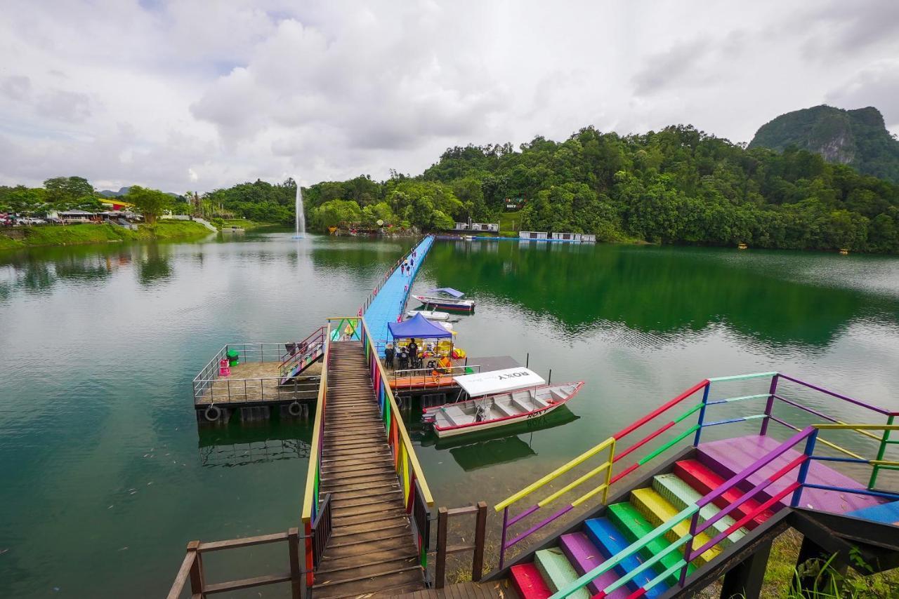 Roxy Tasik Biru Resort City Bau Exterior photo