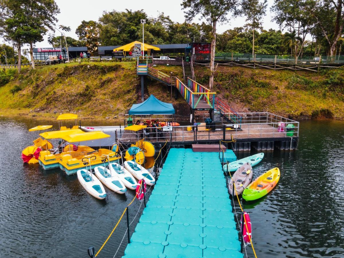 Roxy Tasik Biru Resort City Bau Exterior photo