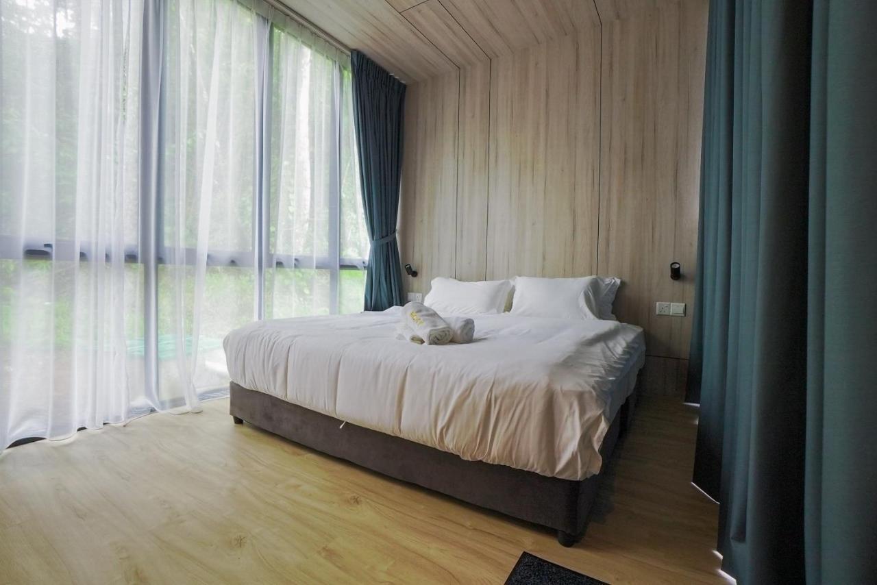 Roxy Tasik Biru Resort City Bau Exterior photo