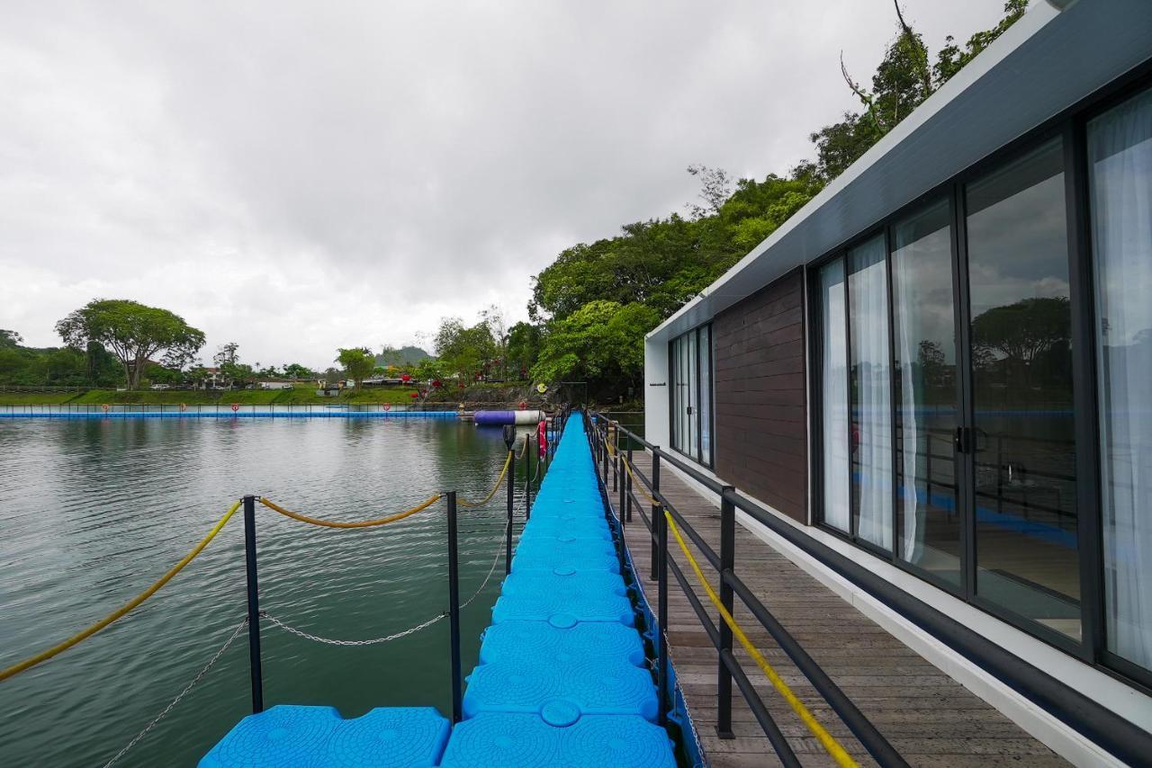 Roxy Tasik Biru Resort City Bau Exterior photo