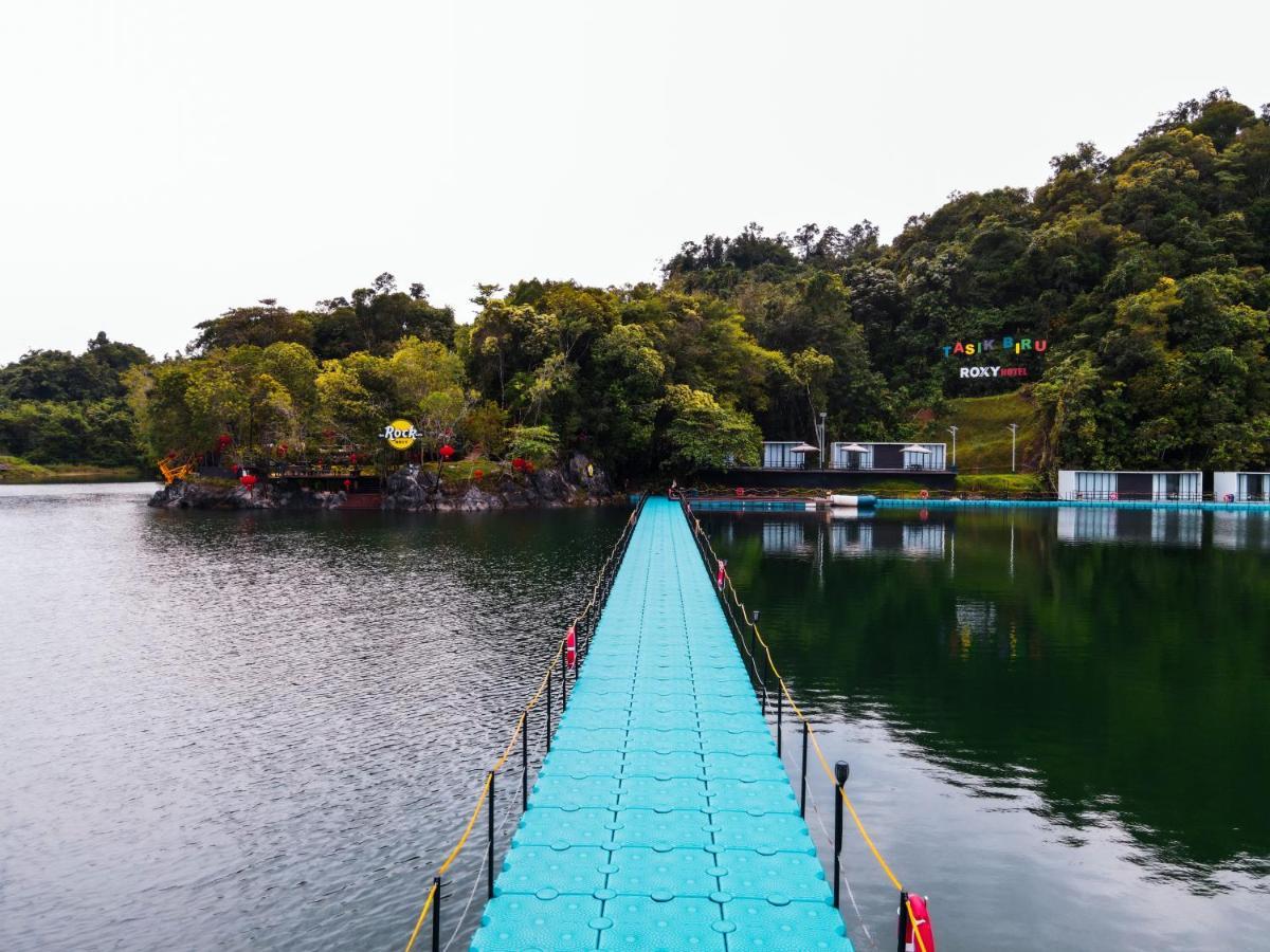 Roxy Tasik Biru Resort City Bau Exterior photo