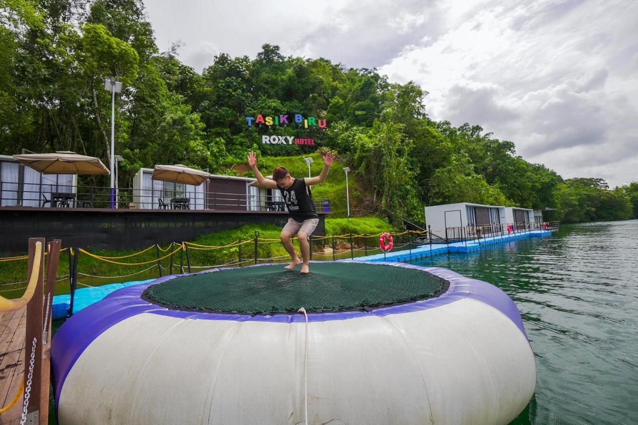 Roxy Tasik Biru Resort City Bau Exterior photo