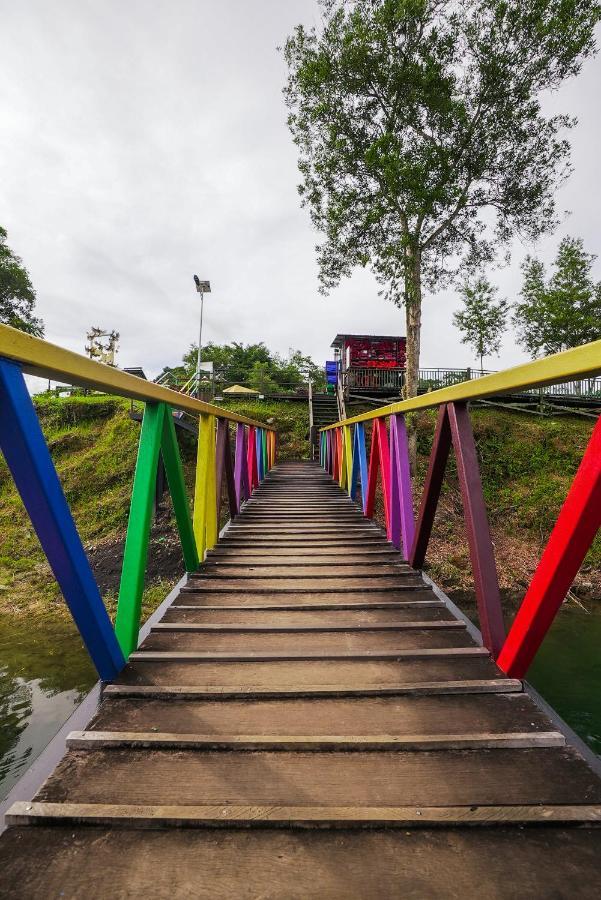 Roxy Tasik Biru Resort City Bau Exterior photo